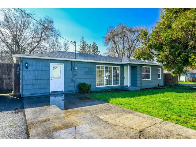 $339,000 | 3069 West Sherwood Avenue, Roseburg, OR 97471