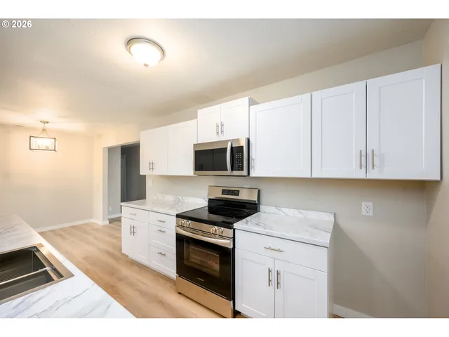 $339,000 | 3069 West Sherwood Avenue, Roseburg, OR 97471