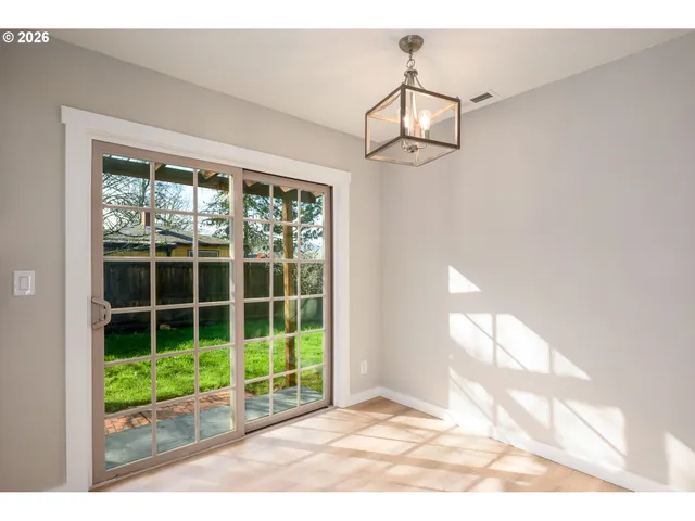 $339,000 | 3069 West Sherwood Avenue, Roseburg, OR 97471