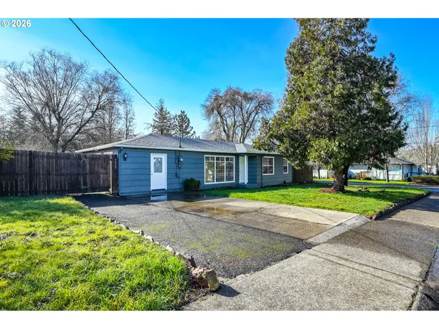 $339,000 | 3069 West Sherwood Avenue, Roseburg, OR 97471