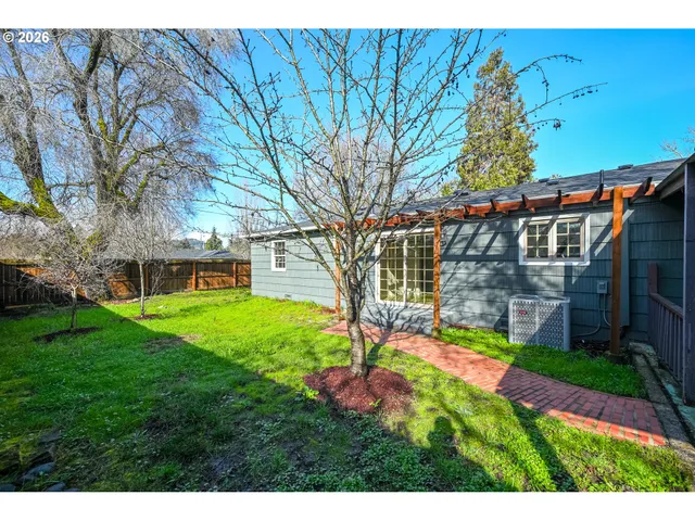 $339,000 | 3069 West Sherwood Avenue, Roseburg, OR 97471