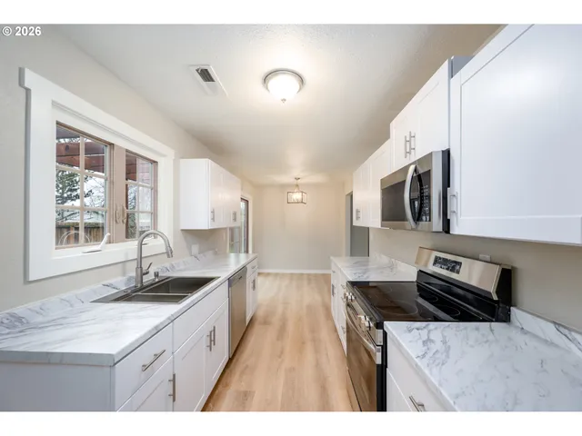 $339,000 | 3069 West Sherwood Avenue, Roseburg, OR 97471