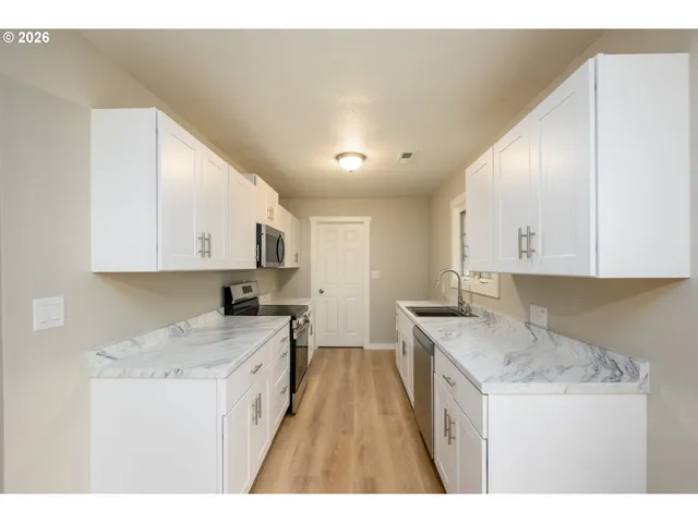 $339,000 | 3069 West Sherwood Avenue, Roseburg, OR 97471