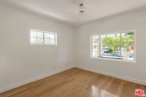 $1,399,000 | 1561 Carmona Avenue, Los Angeles, CA 90019