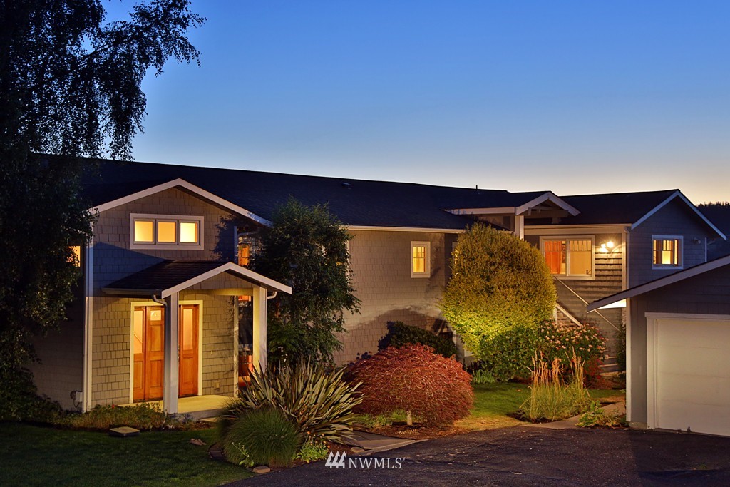 2380 Sunlight Beach Road Clinton, WA 98236 - Photo 2 of 25 Gallery Image 2
