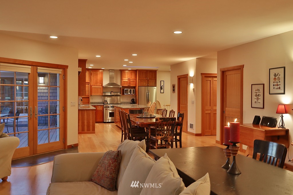 2380 Sunlight Beach Road Clinton, WA 98236 - Photo 3 of 25 Gallery Image 3