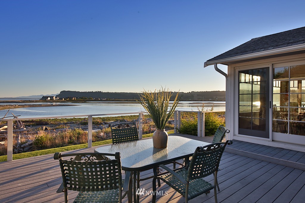 2380 Sunlight Beach Road Clinton, WA 98236 - Photo 4 of 25 Gallery Image 4