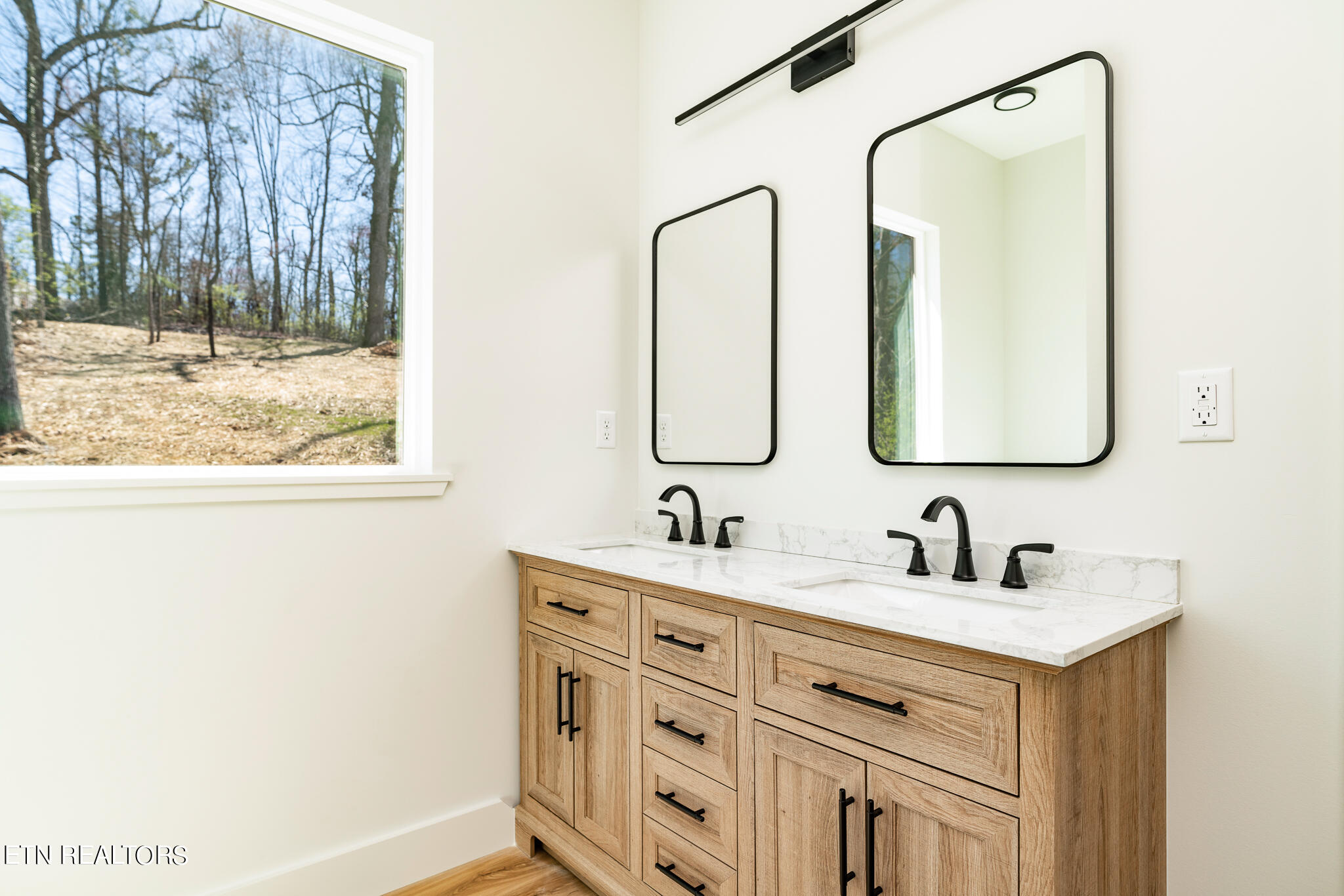 1452 Wilson Road Knoxville, TN 37912 - Photo 14 of 26 Bathroom vanity