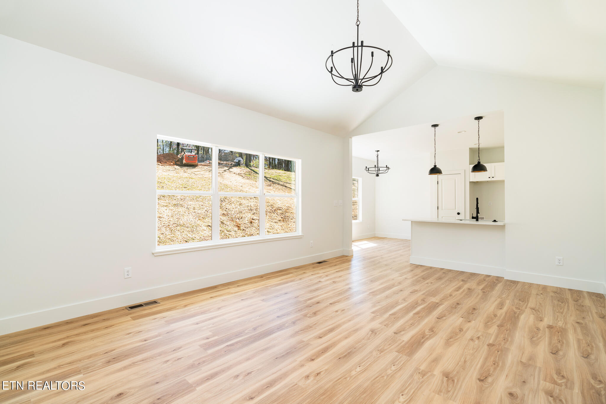 1452 Wilson Road Knoxville, TN 37912 - Photo 3 of 26 Living room