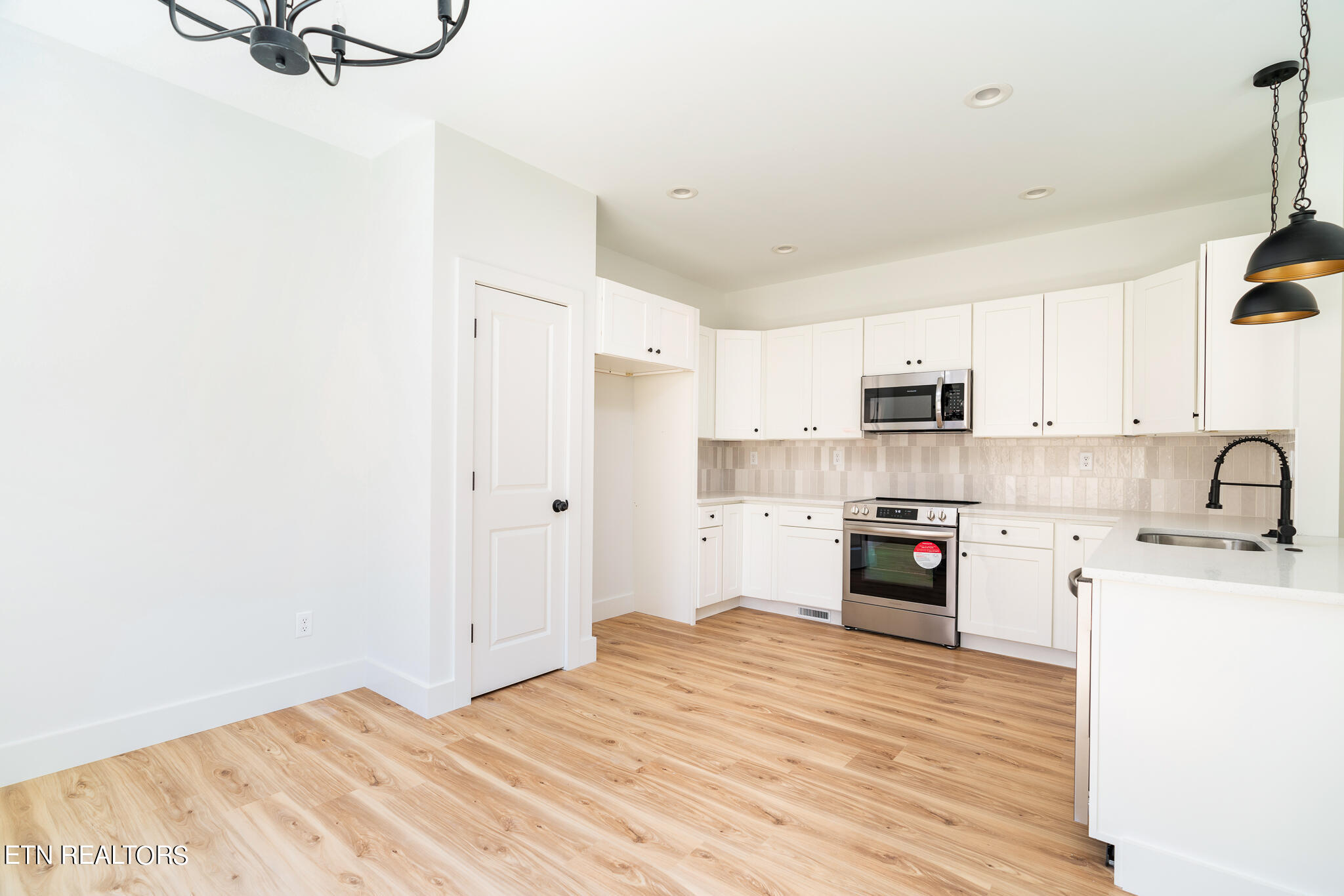 1452 Wilson Road Knoxville, TN 37912 - Photo 5 of 26 Kitchen