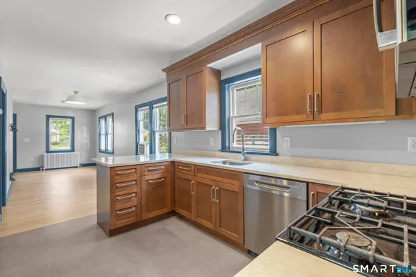 $3,195 | 16 St Charles Avenue, Stamford, CT 06907
