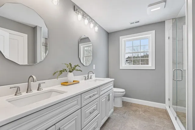 $999,900 | 343 Island Pond Road, Derry, NH 03038