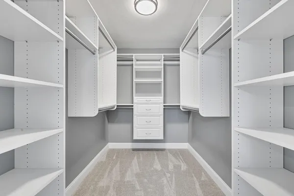 $979,900 | 343 Island Pond Road, Derry, NH 03038