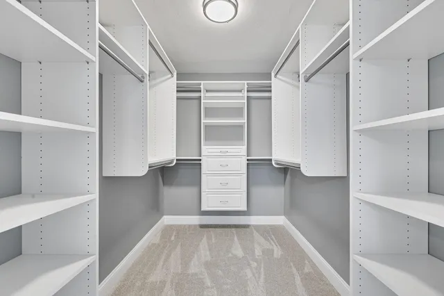 $999,900 | 343 Island Pond Road, Derry, NH 03038