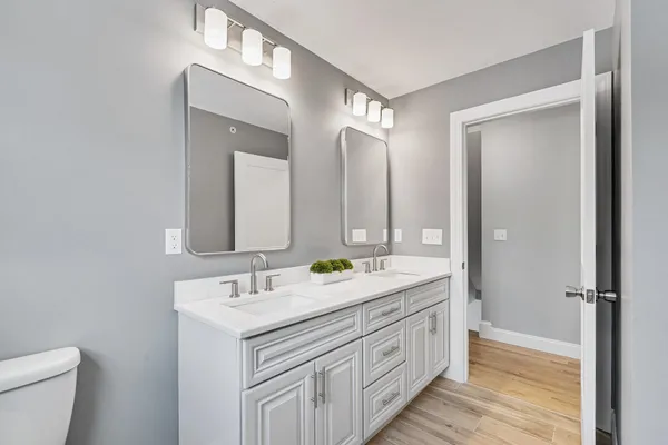 $979,900 | 343 Island Pond Road, Derry, NH 03038