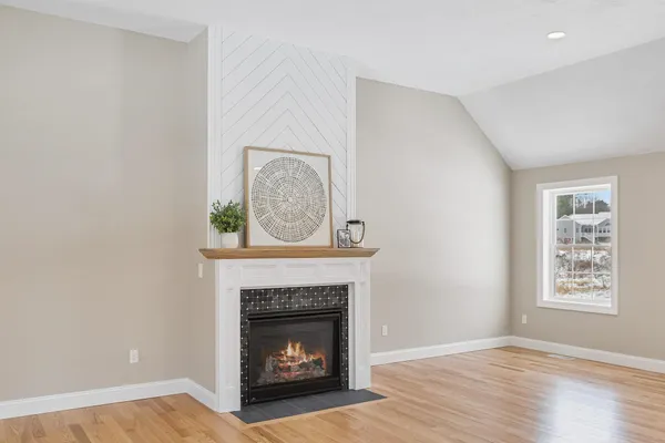 $979,900 | 343 Island Pond Road, Derry, NH 03038