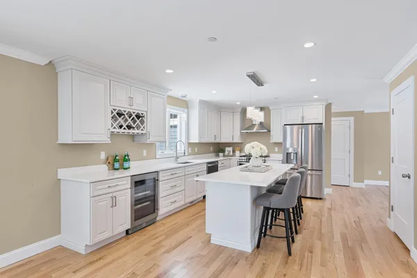 $979,900 | 343 Island Pond Road, Derry, NH 03038