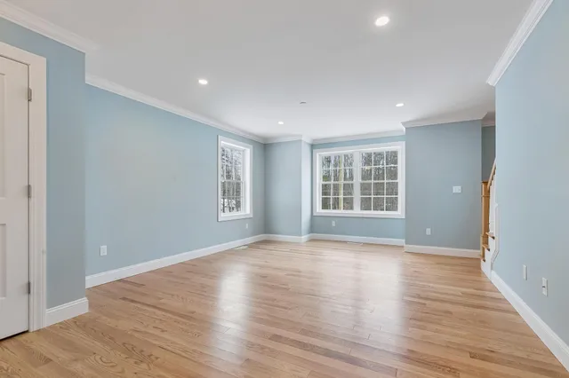 $999,900 | 343 Island Pond Road, Derry, NH 03038