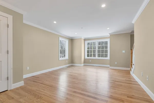 $979,900 | 343 Island Pond Road, Derry, NH 03038