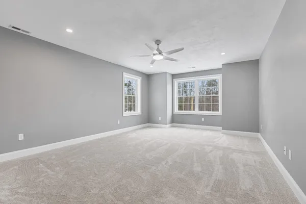 $979,900 | 343 Island Pond Road, Derry, NH 03038