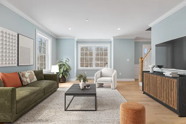 $999,900 | 343 Island Pond Road, Derry, NH 03038