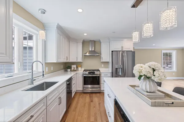 $979,900 | 343 Island Pond Road, Derry, NH 03038