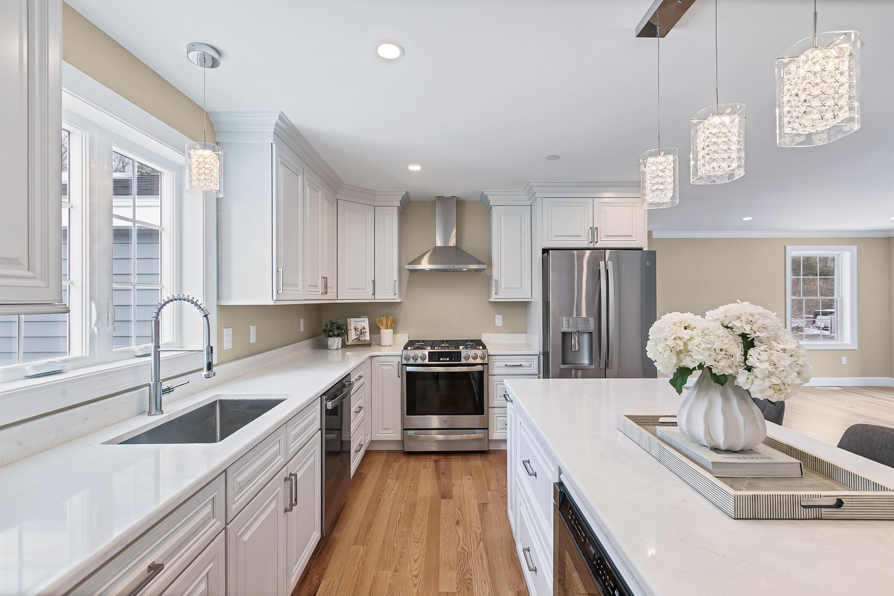 343 Island Pond Road Derry, NH 03038 - Photo 3 of 46