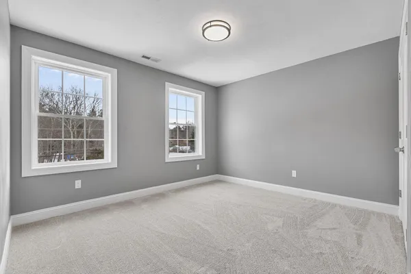 $979,900 | 343 Island Pond Road, Derry, NH 03038