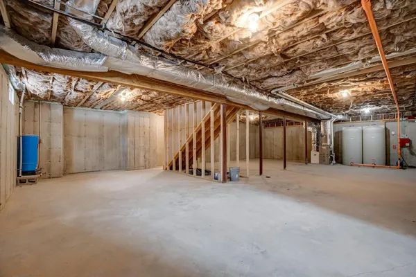 $979,900 | 343 Island Pond Road, Derry, NH 03038