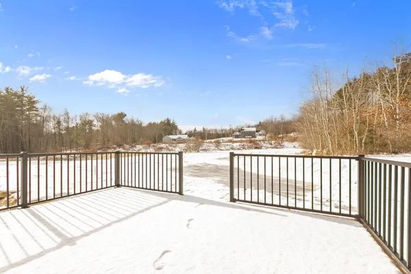 $979,900 | 343 Island Pond Road, Derry, NH 03038
