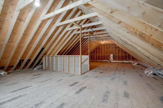 $999,900 | 343 Island Pond Road, Derry, NH 03038