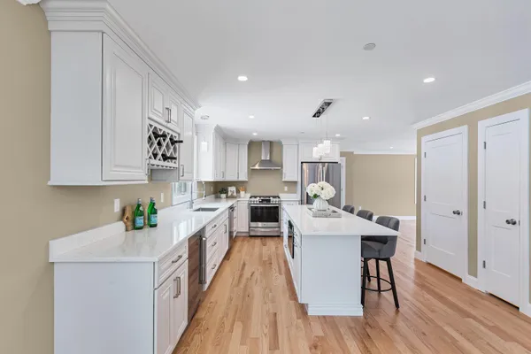 $979,900 | 343 Island Pond Road, Derry, NH 03038