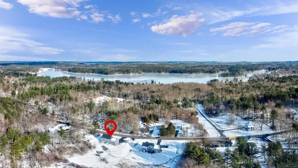 $979,900 | 343 Island Pond Road, Derry, NH 03038
