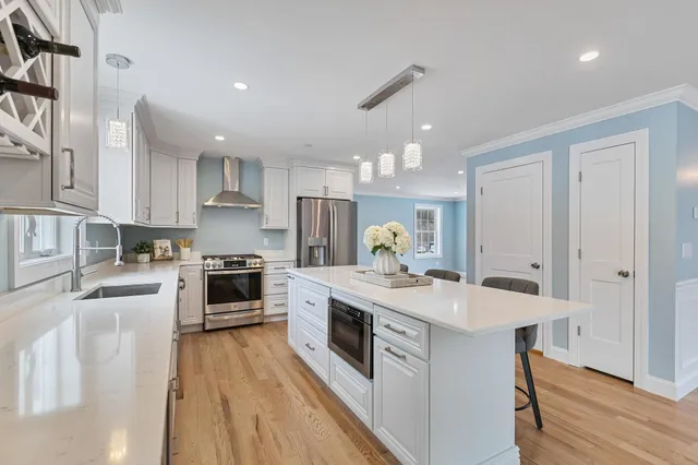 $999,900 | 343 Island Pond Road, Derry, NH 03038