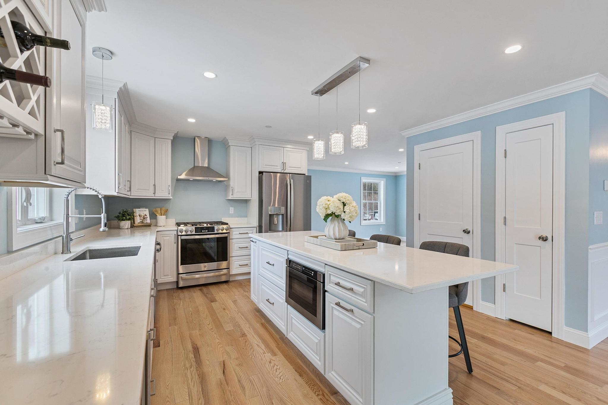 343 Island Pond Road Derry, NH 03038 - Photo 5 of 49