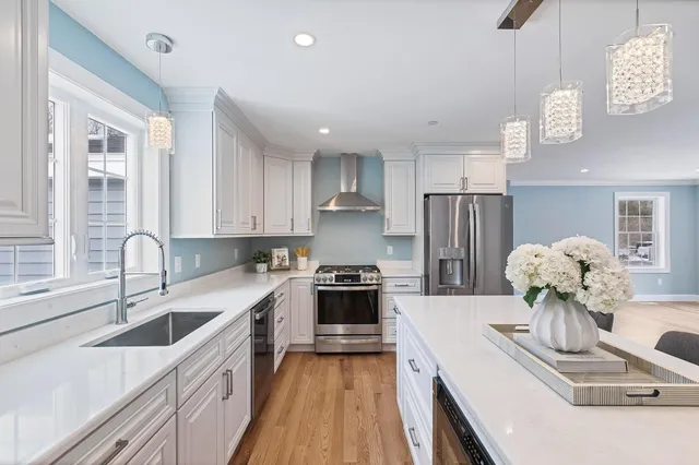 $999,900 | 343 Island Pond Road, Derry, NH 03038