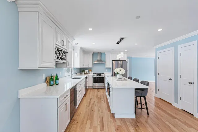 $999,900 | 343 Island Pond Road, Derry, NH 03038