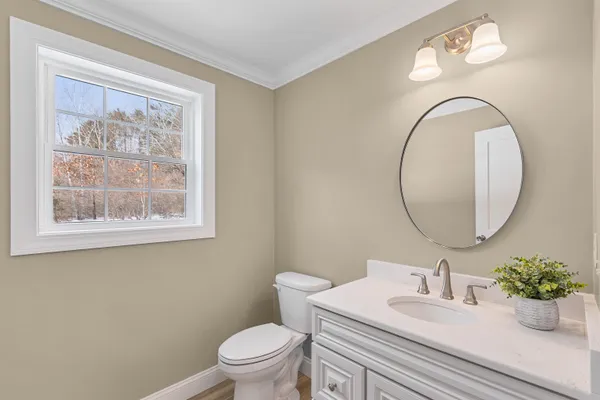 $979,900 | 343 Island Pond Road, Derry, NH 03038