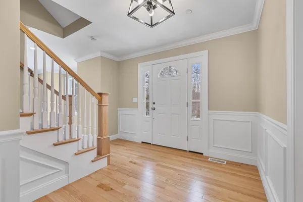 $979,900 | 343 Island Pond Road, Derry, NH 03038