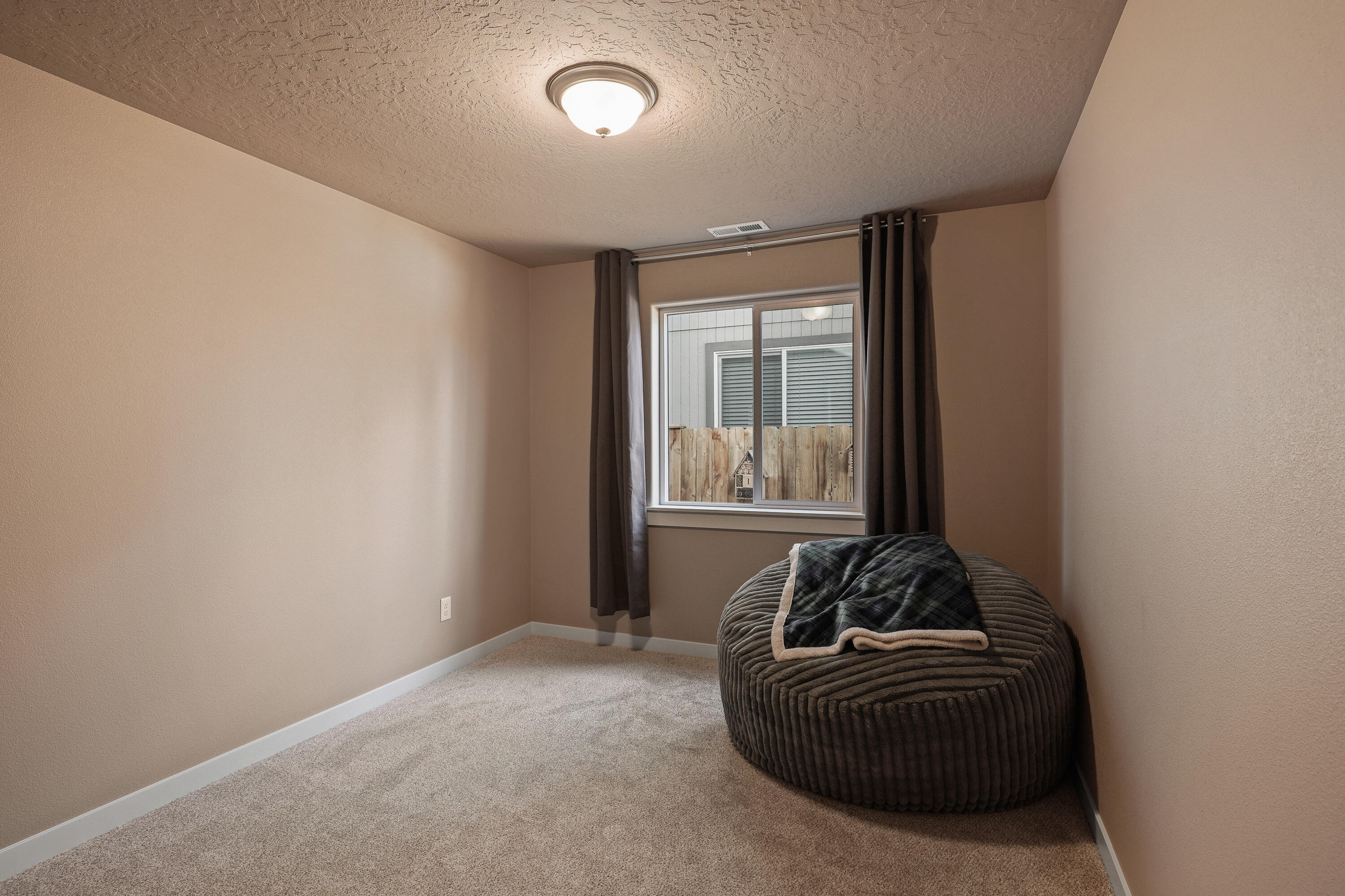 760 North McKinney Rnch Road Sisters, OR 97759 - Photo 18 of 25 Second Bedroom