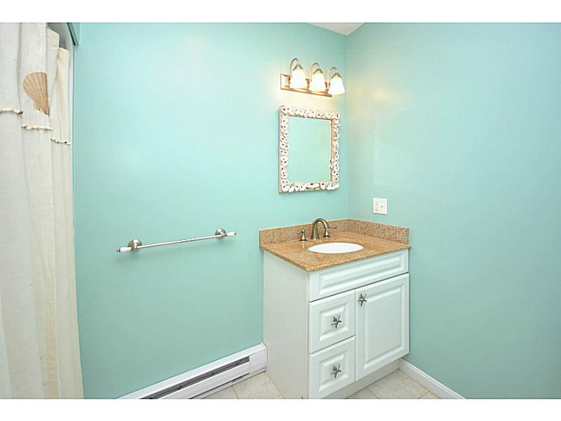 4 Standish Road Jamestown, RI 02835 - Photo 20 of 24 Master Bath/Spa.