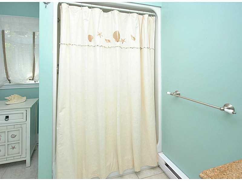 4 Standish Road Jamestown, RI 02835 - Photo 21 of 24 Master Bath/Spa.