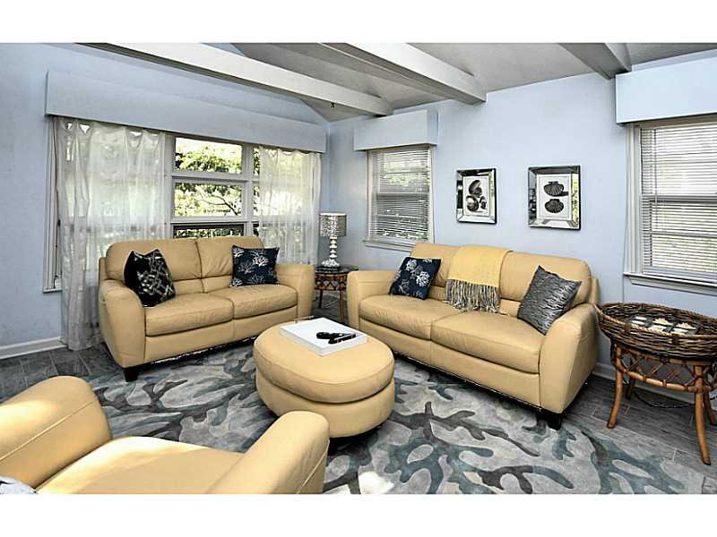 4 Standish Road Jamestown, RI 02835 - Photo 5 of 24 Living Room.