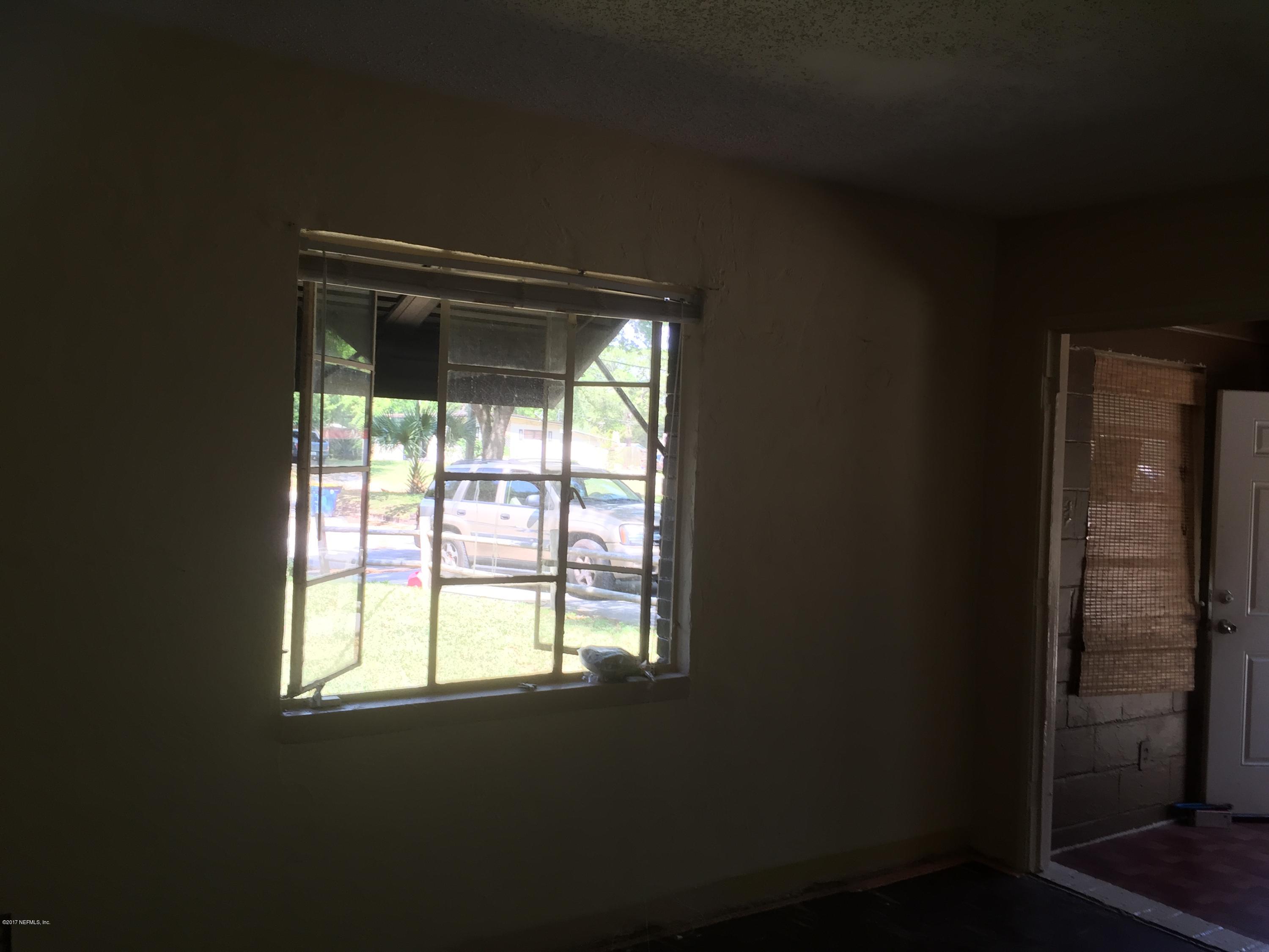 1427 King Arthur Road Jacksonville, FL 32211 - Photo 12 of 37 a view of empty room with window