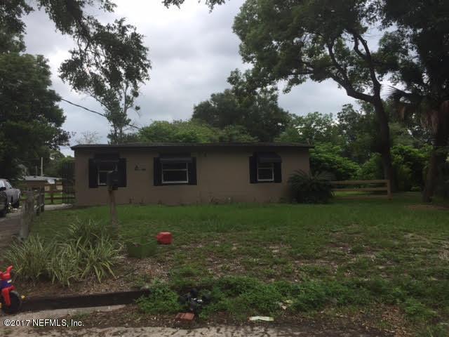 1427 King Arthur Road Jacksonville, FL 32211 - Photo 2 of 37 a backyard of a house with lots of green space