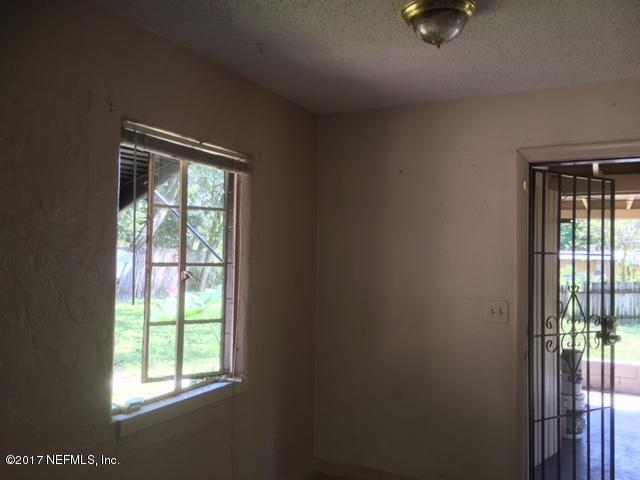 1427 King Arthur Road Jacksonville, FL 32211 - Photo 23 of 37 an empty room with windows