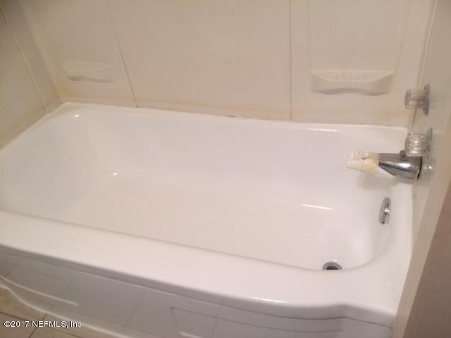 1427 King Arthur Road Jacksonville, FL 32211 - Photo 36 of 37 a bathroom with a bathtub