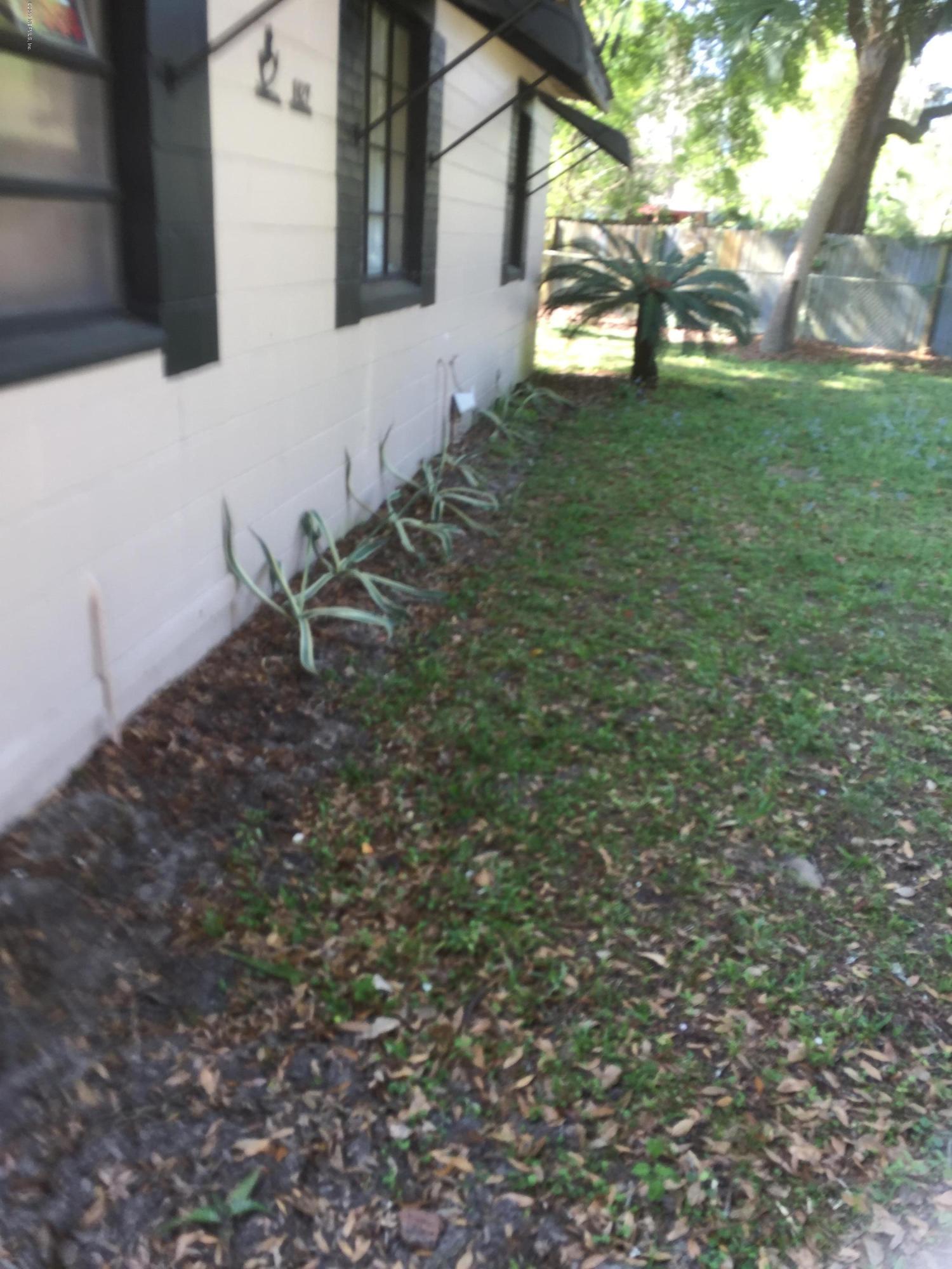 1427 King Arthur Road Jacksonville, FL 32211 - Photo 6 of 37 a backyard of a house with lots of green space
