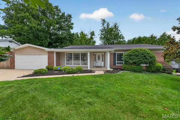 $475,000 | 334 Country Club Drive, Ballwin, MO 63011