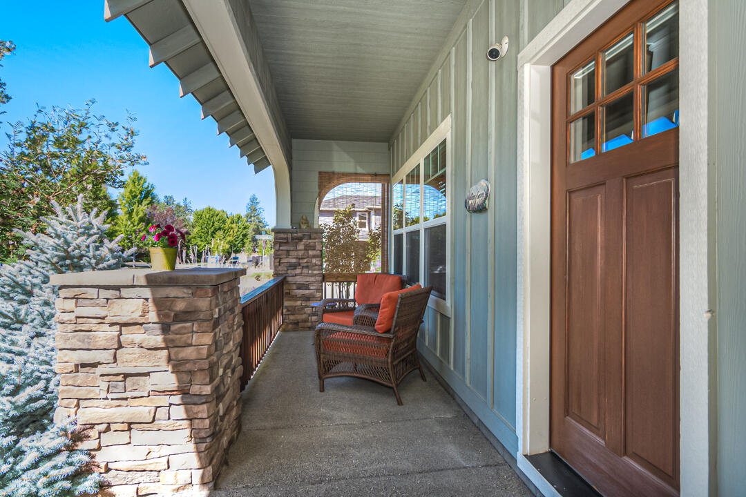 20256 Halfway Road Bend, OR 97703 - Photo 3 of 34 3_porch